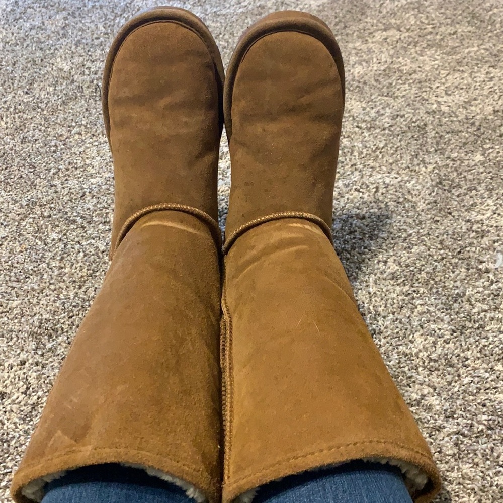 BearPaw Size 9 Boots